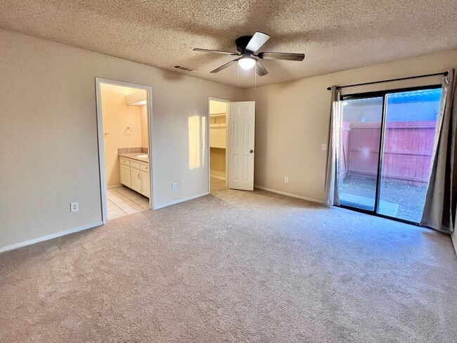 Building Photo - $1,595 Shields & Fowler, 3 Bedroom - E. Shields Ave #118, Fresno / Gated Community