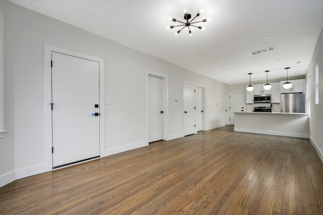 Foto del edificio - 2137 N Maplewood Ave