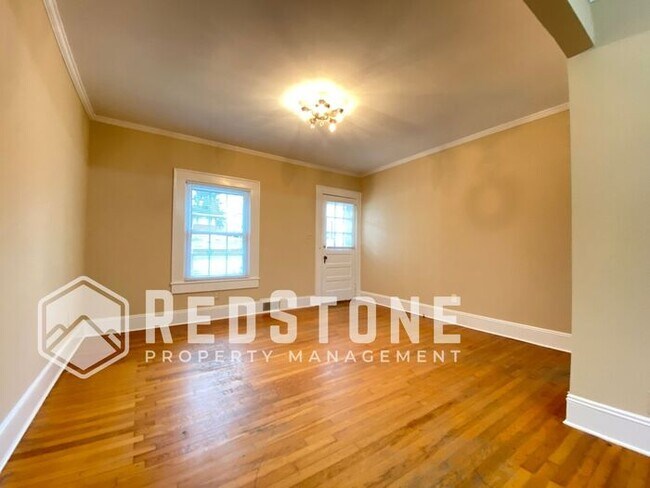 Building Photo - 2 Bedroom, 1 Bath - House