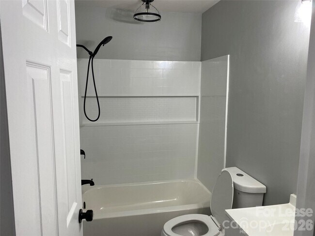 Foto del edificio - 14550 Waterside Dr