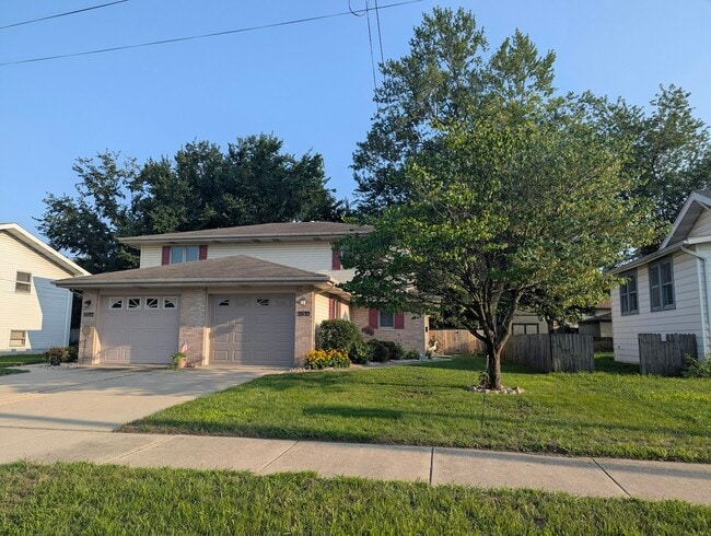 Building Photo - 3510 Wicker Ave