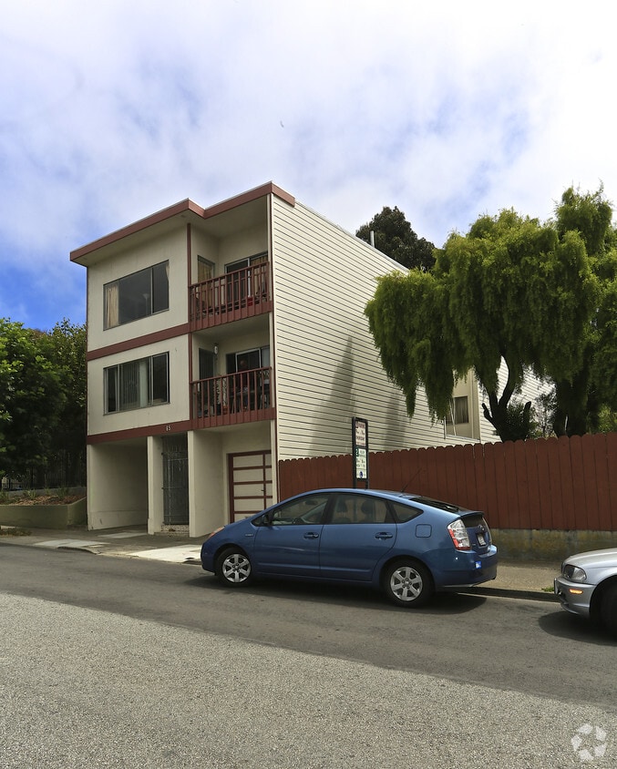Primary Photo - 65 Edward St