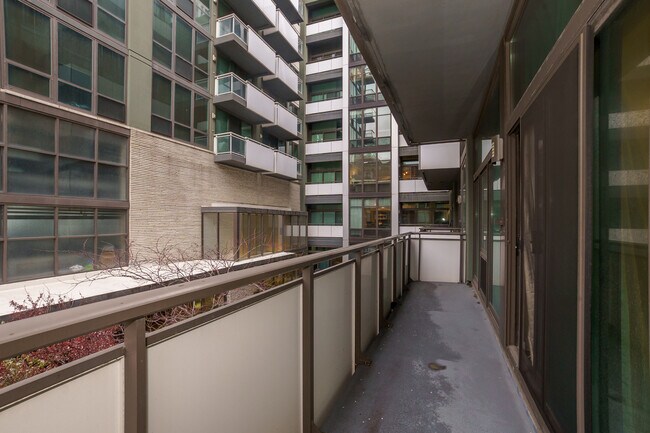 Foto del edificio - 660 W Wayman St