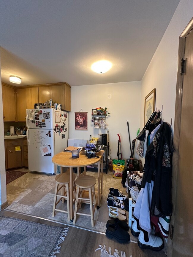 Building Photo - 1001 E Pleasant St