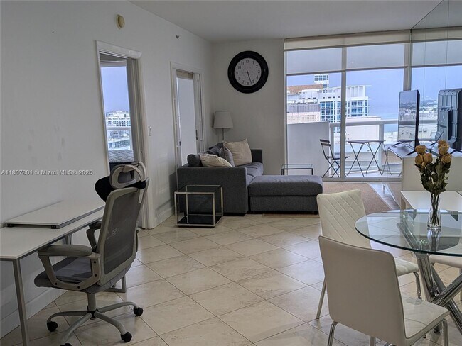 Foto del edificio - 6365 Collins Ave