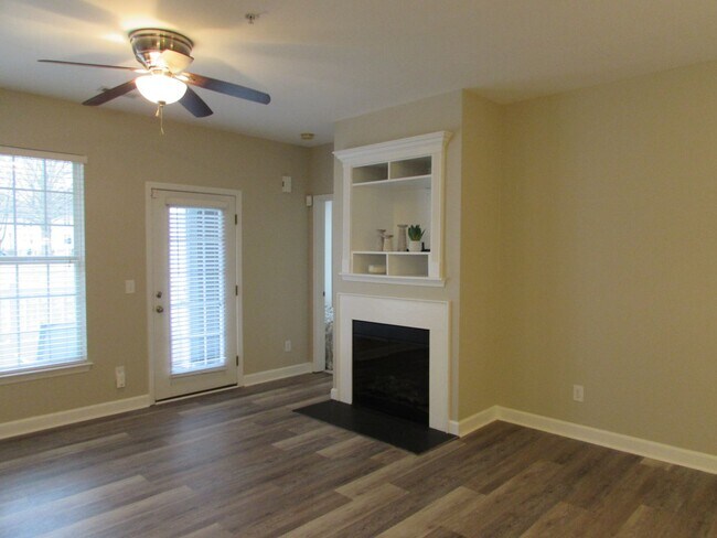 Foto del edificio - 10125 Westmoreland Rd