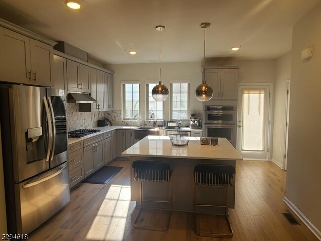 Building Photo - 12 Cortland Ct