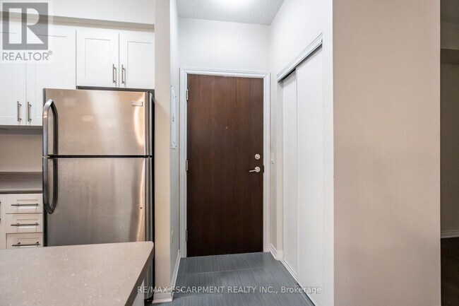 Photo du bâtiment - 216 Oak Park Blvd