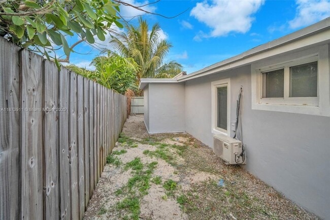 Building Photo - 2372 NW 34th St