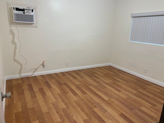 Building Photo - 14714 Strathern St