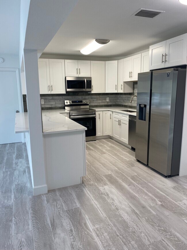 Kitchen - 1730 NE 56th Ct