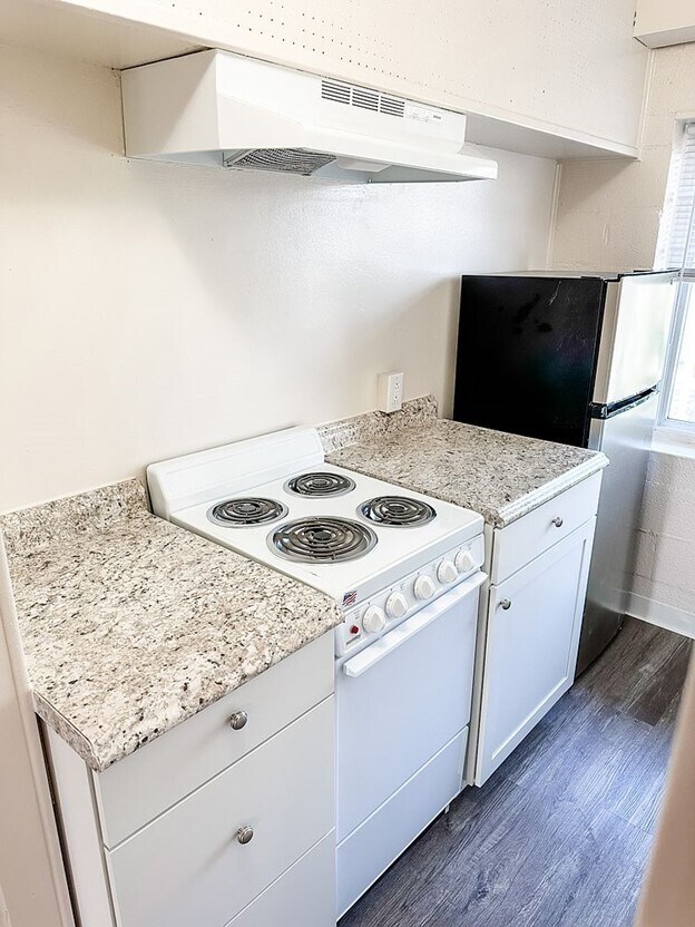 Cocina actualizada - Highland Avenue Apartments