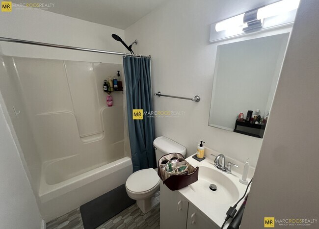 Foto del edificio - 644 Beacon St