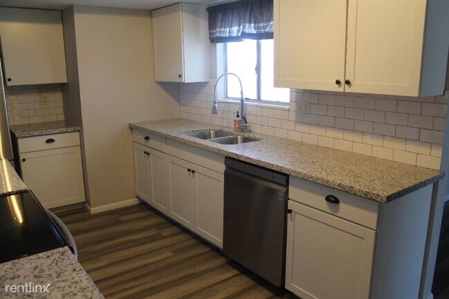 Building Photo - 4 br, 2 bath House - 15637 N 99th Dr