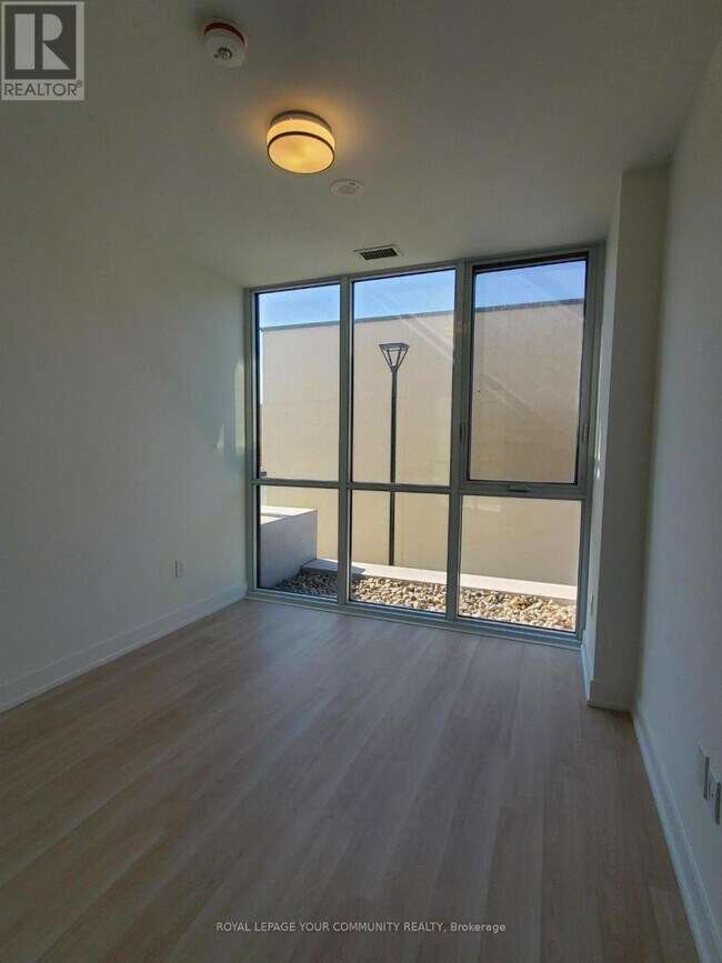 Photo du bâtiment - 30 Inn On The Pk Dr