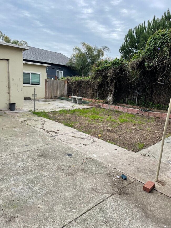 Foto del edificio - 869 Brockhurst St