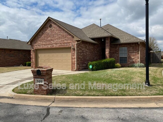 Photo - 509 SW 124th Place House