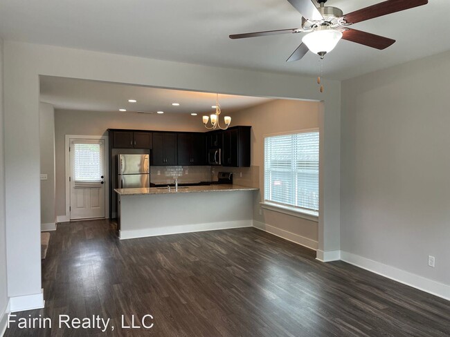 Building Photo - 3 br, 2.5 bath House - 4010 Valley Manor