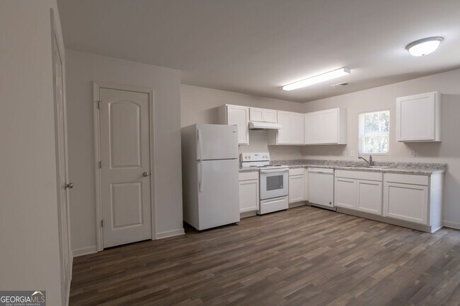 Building Photo - 3220 Tackett Rd