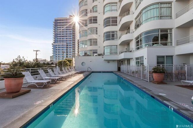 Heated pool - 38 Bryant St