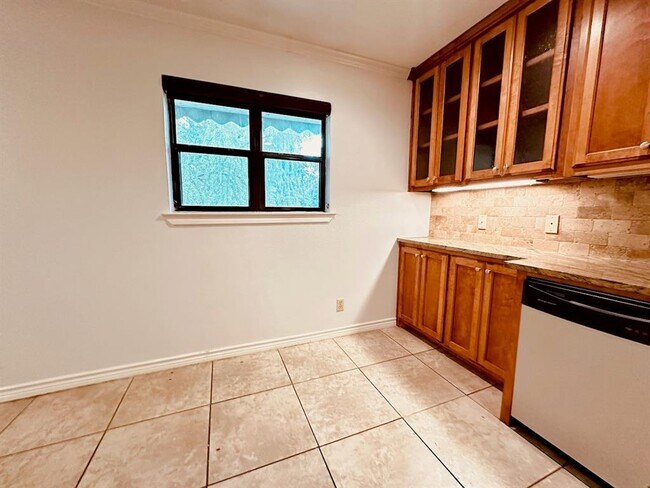 Building Photo - 407 E 45th St