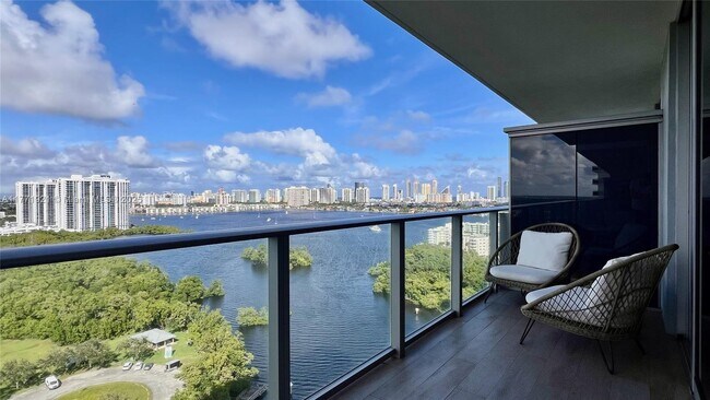 Foto del edificio - 16385 Biscayne Blvd