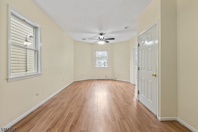 Foto del edificio - 56 E 16th St