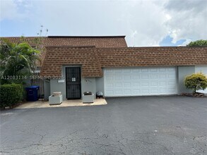 Building Photo - 19233 E Lake Dr