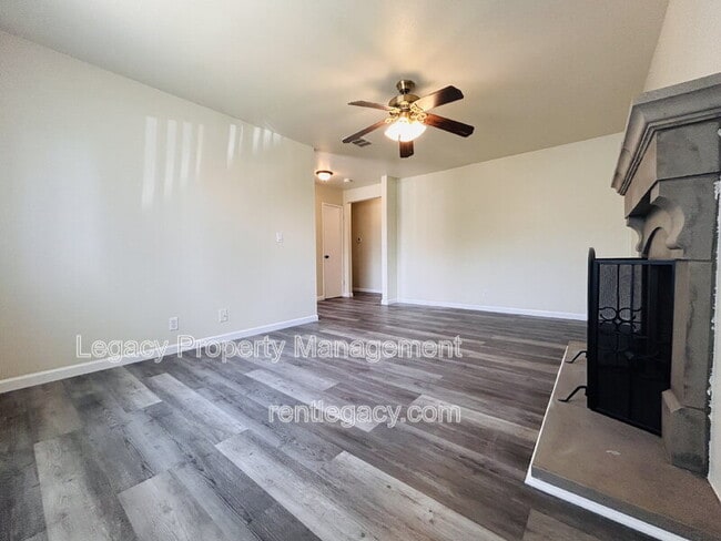 Building Photo - 803 Blue Bill Way