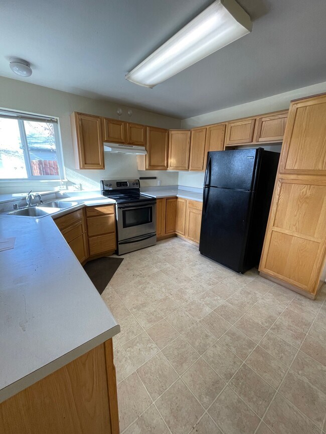 Building Photo - 1109 Cardinal Dr