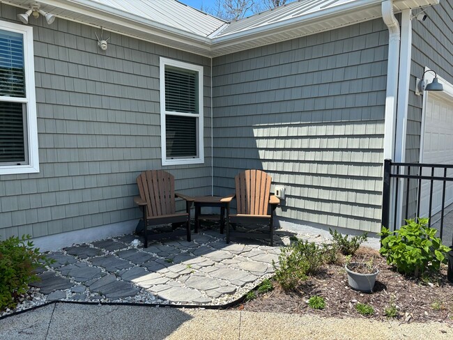 Building Photo - New home in Pine Knoll Shores