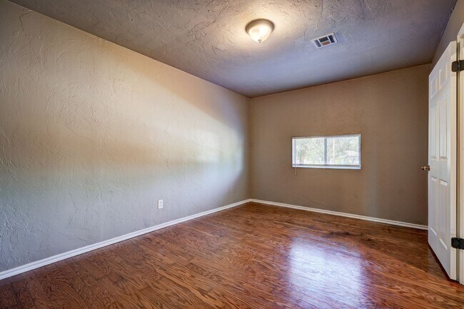 Foto del edificio - 1824 Andover Ct