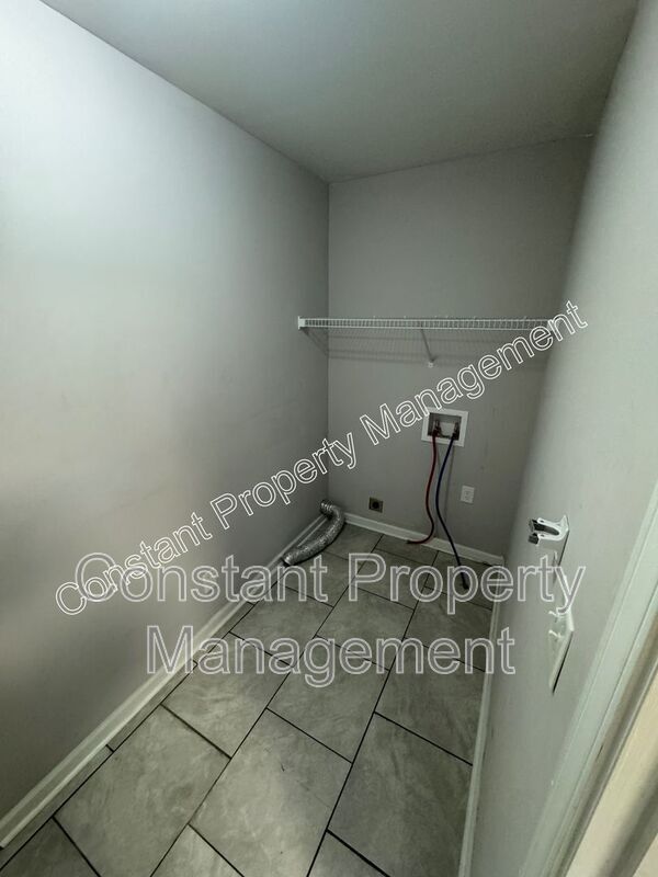 Building Photo - 147 Garrison Rd