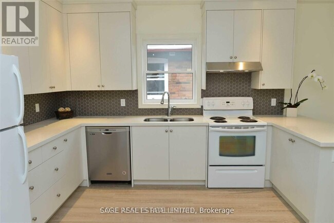 Building Photo - 118-118 Braemar Ave