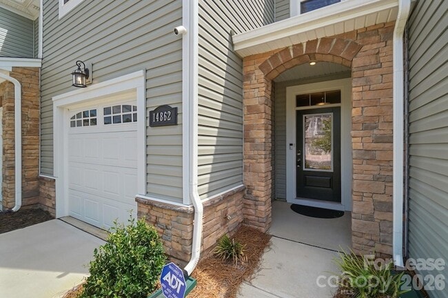 Building Photo - 14862 Tamarack Drive