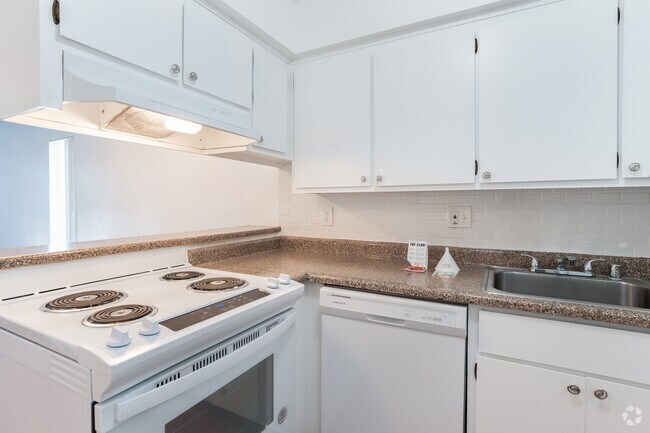 2HAB, 1BA - 822SF PISO ÚNICO - Fair Oaks Heights Apartments
