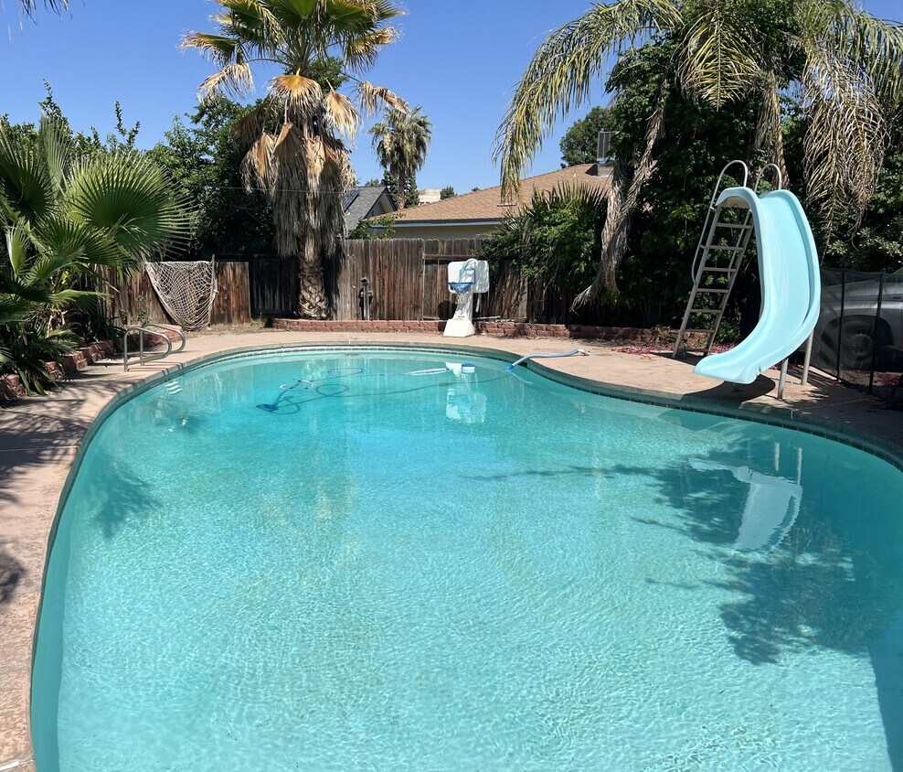 Primary Photo - 905 Charter Oaks Ct