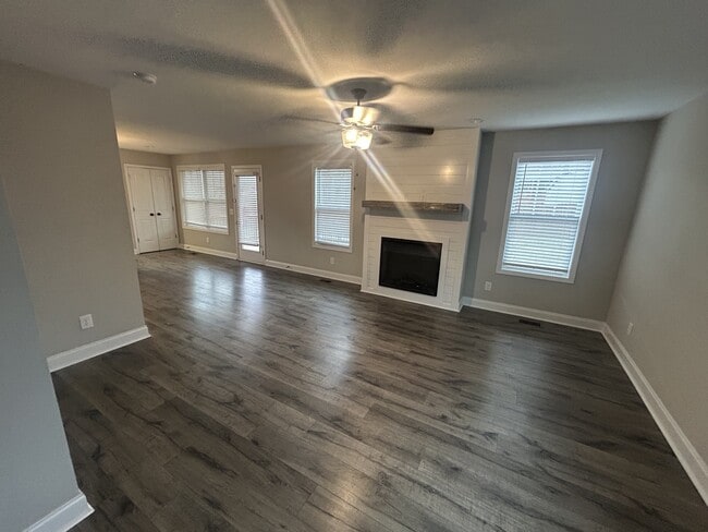 Foto del edificio - 1176 Elizabeth Ln