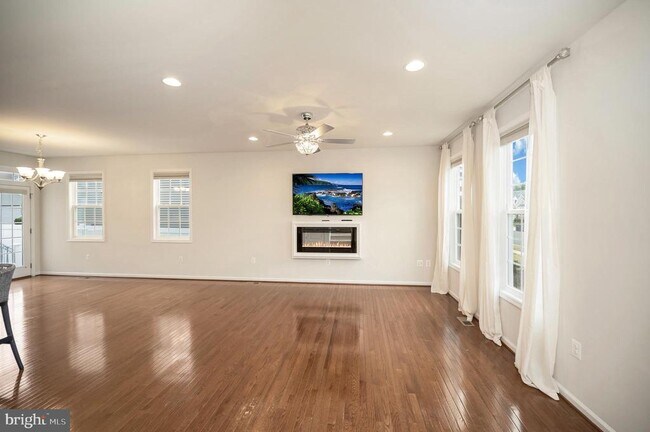 Building Photo - 1092 Aspen Rd