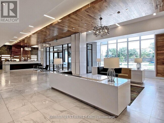 Photo du bâtiment - 7890 Bathurst St