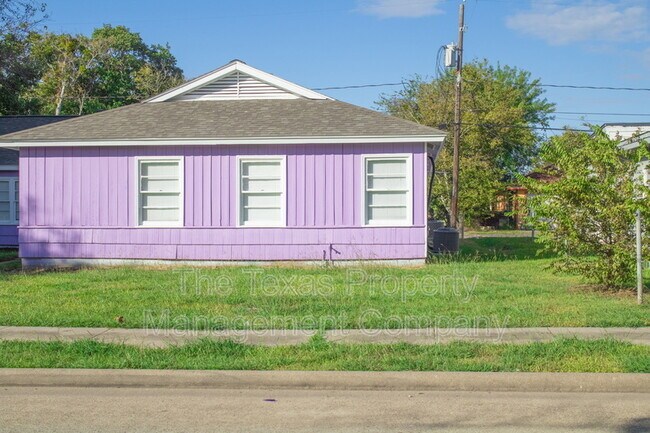 Building Photo - 1730-17 W 8th St