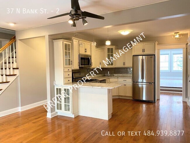 Building Photo - HUGE Dual Master Suite Apartment in histor...