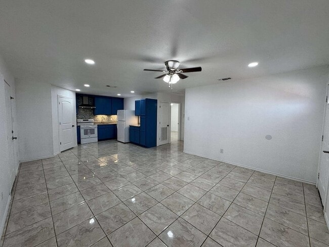 Building Photo - 423 Fresno St