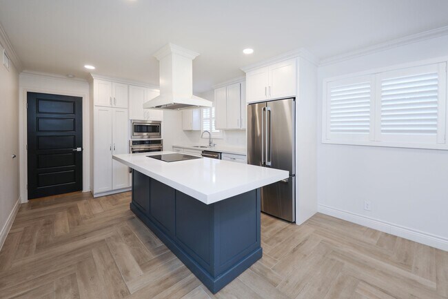 Building Photo - 102 Belaire Dr