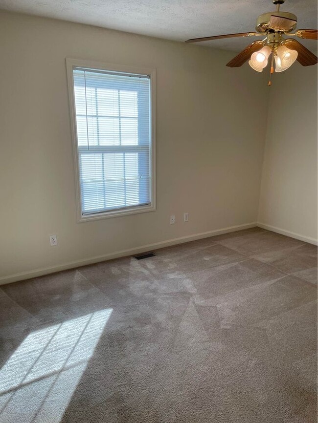 Building Photo - 217 Aqueduct Dr