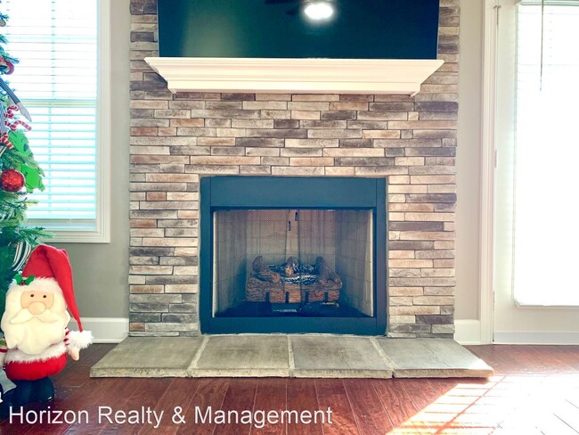 Building Photo - 3 br, 2 bath House - 2420 Andersonville Dr