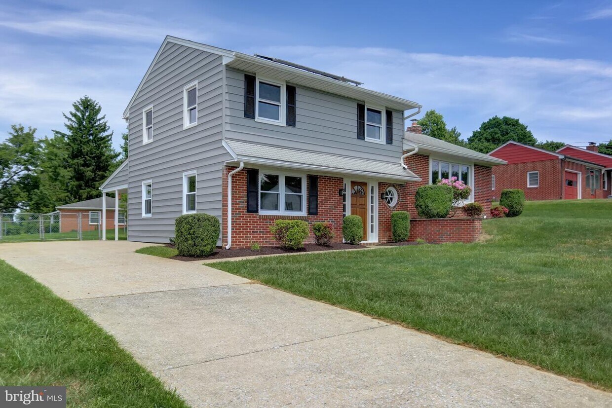 Primary Photo - 14 Hahn Rd