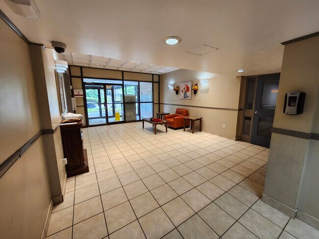 Building Photo - 411 Ellerdale St