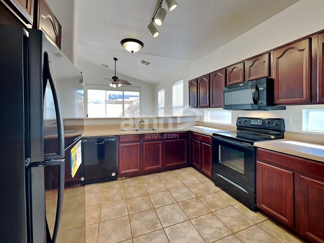 Foto del edificio - 14838 W Columbine Dr