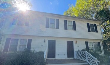 Building Photo - 906 Grand Arbre Dr